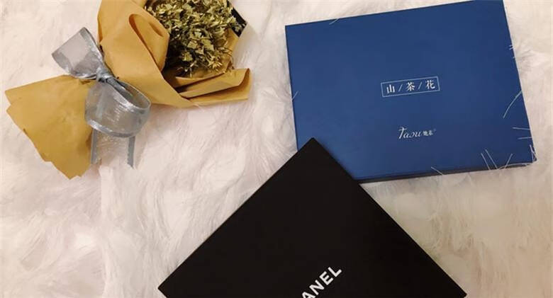 眼影不仅要好看还要有品，山茶花