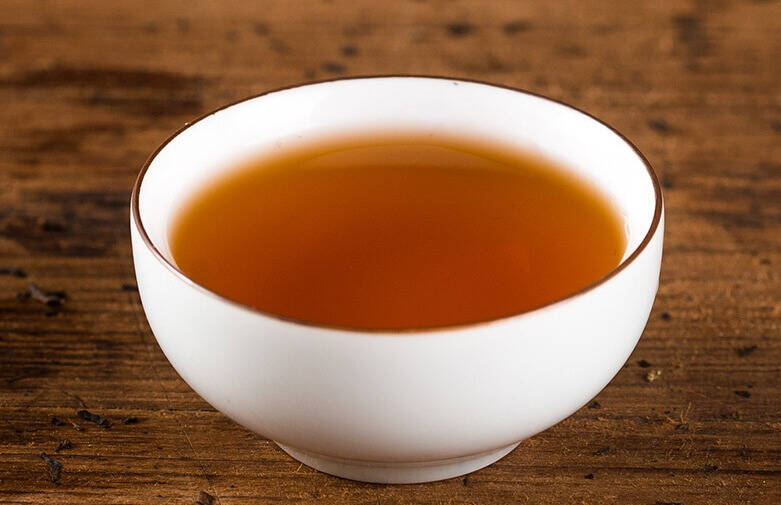 用料粗老的黑茶强化肠道，做身体