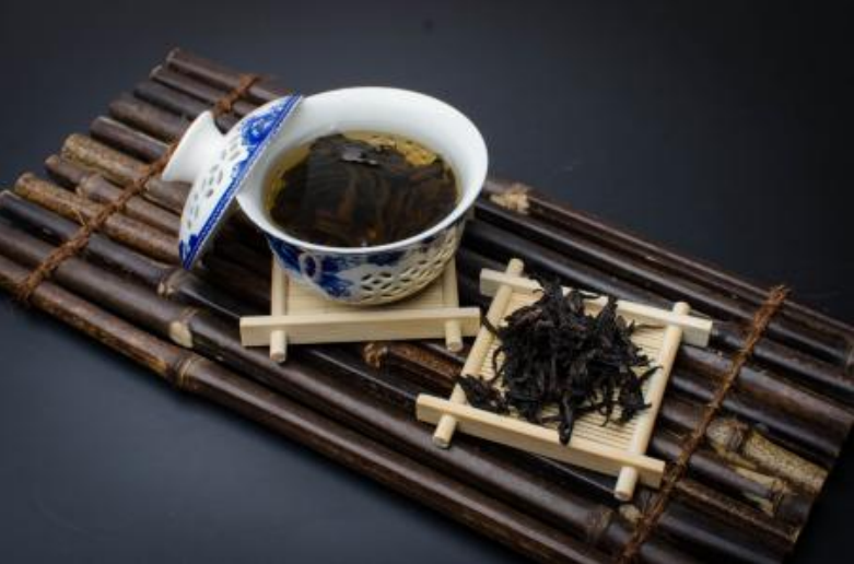 武夷岩茶香气是富于变化的一种，
