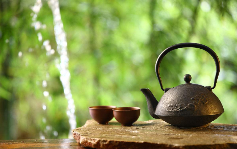 在品茗茶过程中，感受茶之味，体