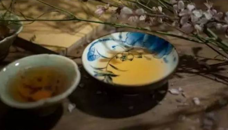 普洱茶它充沛的茶性也跟它初入口