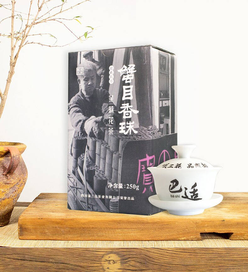 前几天到朋友家里做客，朋友邀我一起喝茶聊天，他一打