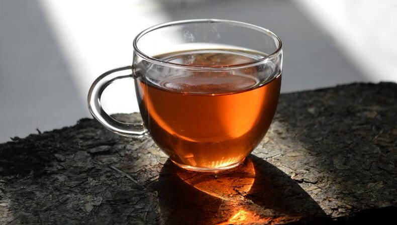 泡一壶好茶饮秋韵，送一份好礼慰