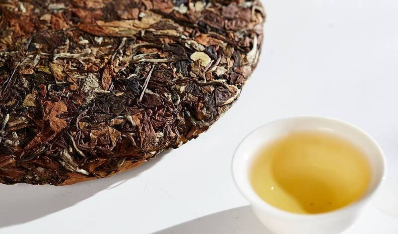 誰更愛茶？總體上看，男性較女性哎喝茶。在茶店裏，大