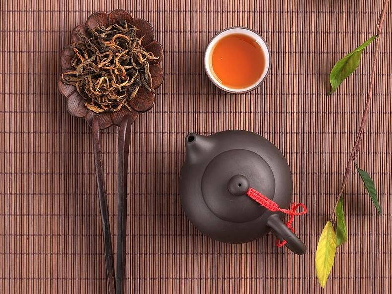 紅茶性溫，香醇味美，具有驅寒暖胃的保健功效，所以寒