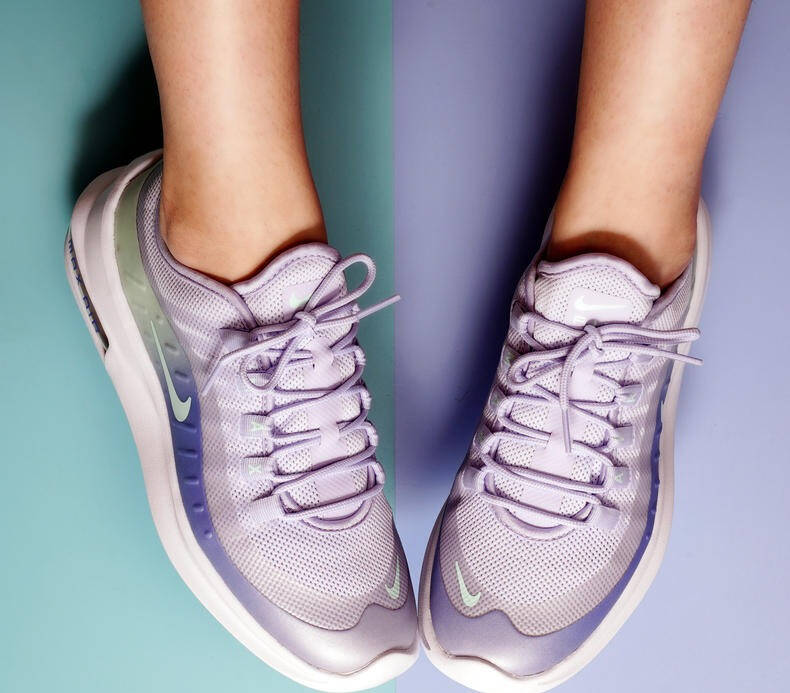 Nike少女心跑鞋，淡紫..