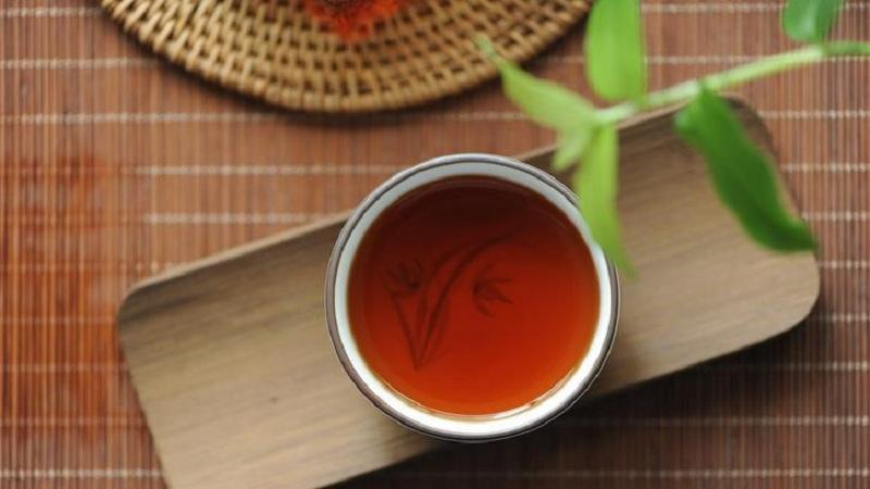 人到中年，半卷闲书一壶茶