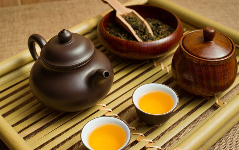 天天应酬喝酒胃哪受得了，一杯茶