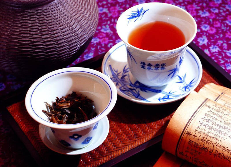 天天应酬喝酒胃哪受得了，一杯茶
