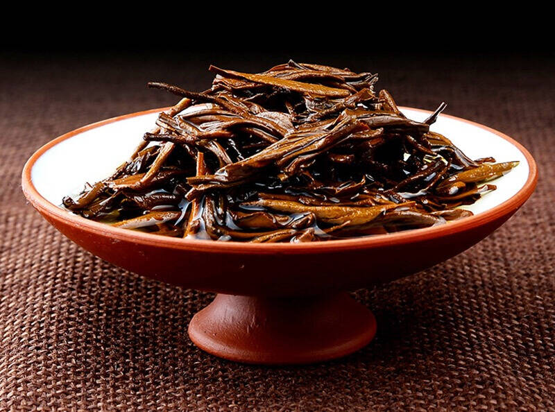 清冷秋日里，煮一壶好茶为你驱寒