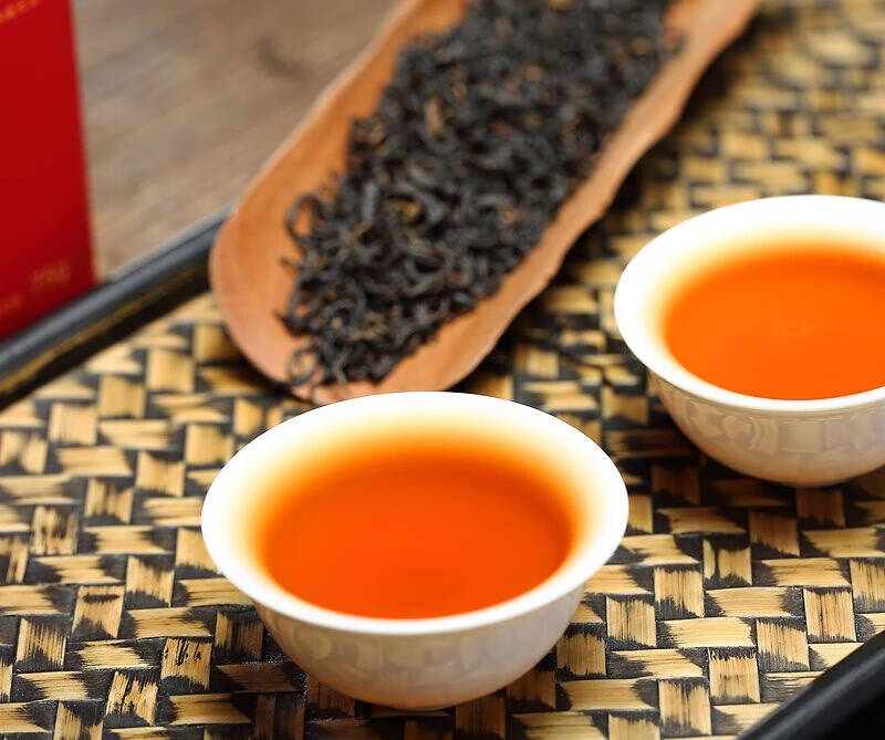 今年的深秋给自己泡杯红茶喝吧！