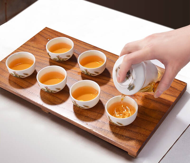 冬天品热茶，余味绕口不绝，多泡
