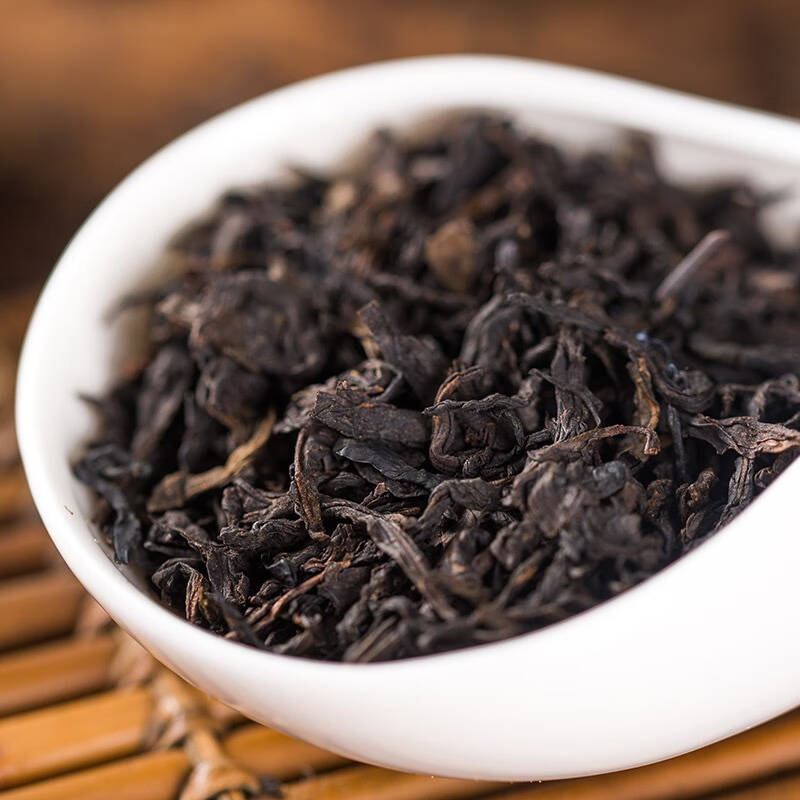 万物静寂的午后，一杯冒着热气的