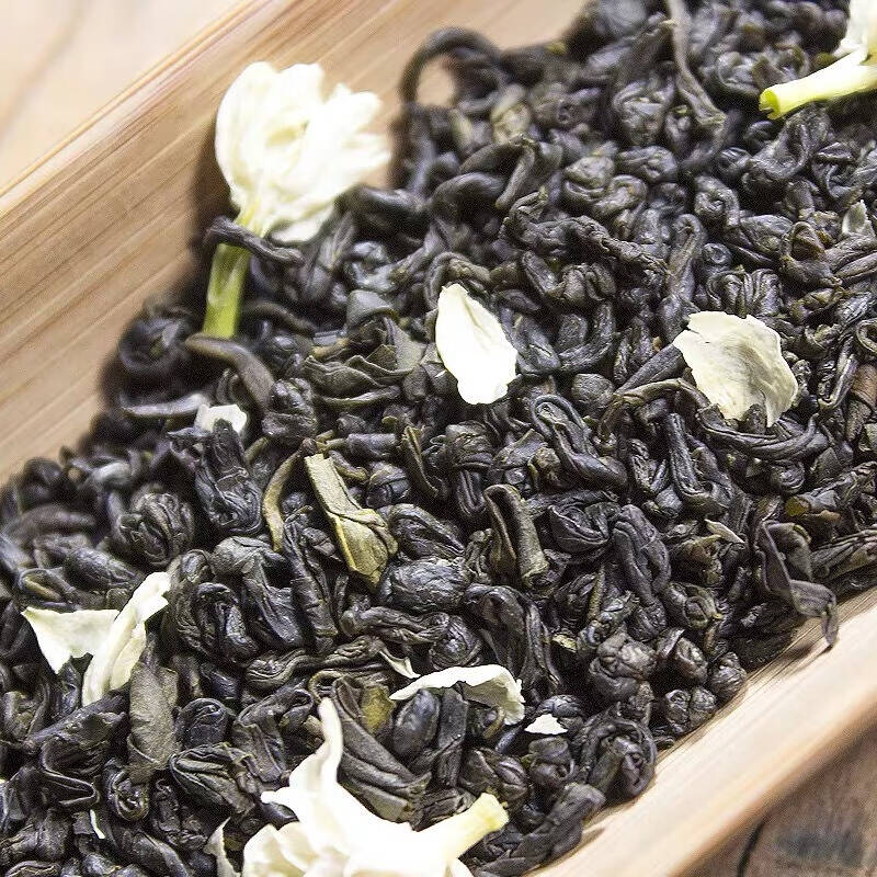 前几天到朋友家里做客，朋友邀我一起喝茶聊天，他一打
