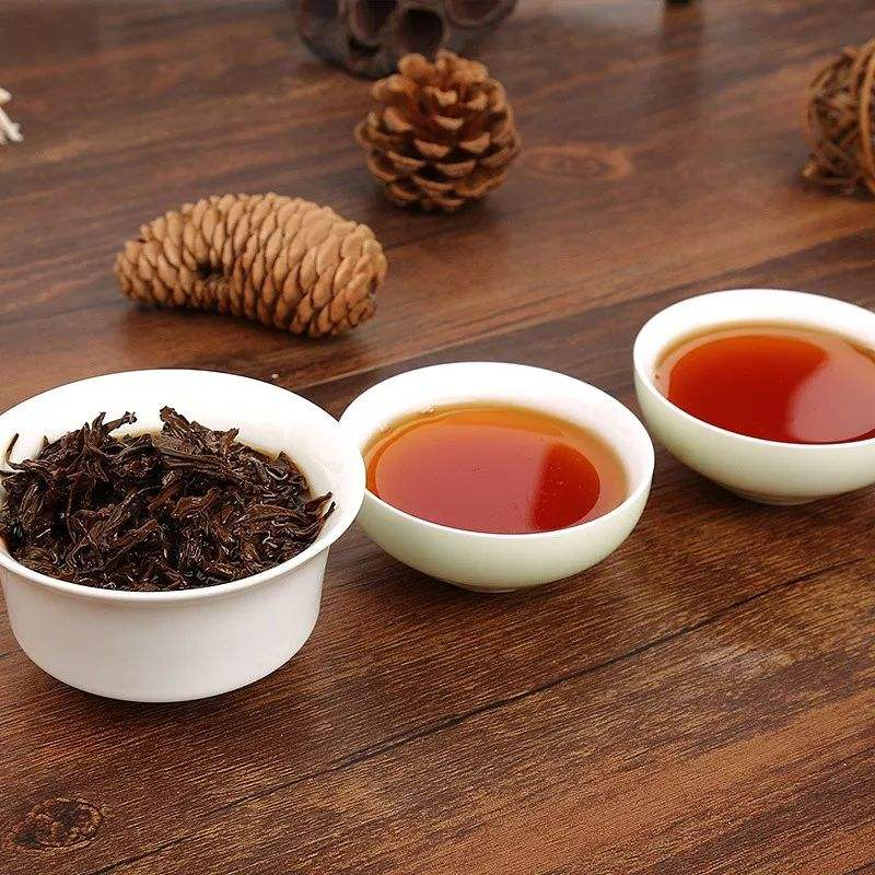 會影響茶葉口感的因素主要是茶葉的衝泡及存儲1.投茶