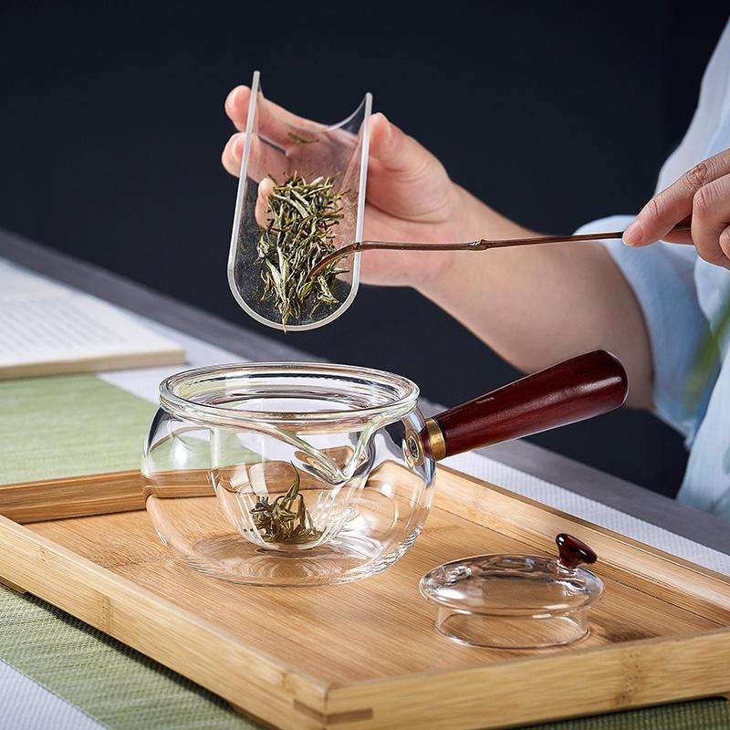 品茶生活配合焚香，可令身心靜穆，心神集中，或是從事