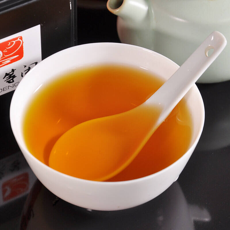 喝茶不仅是体会茶香醇，也是人们
