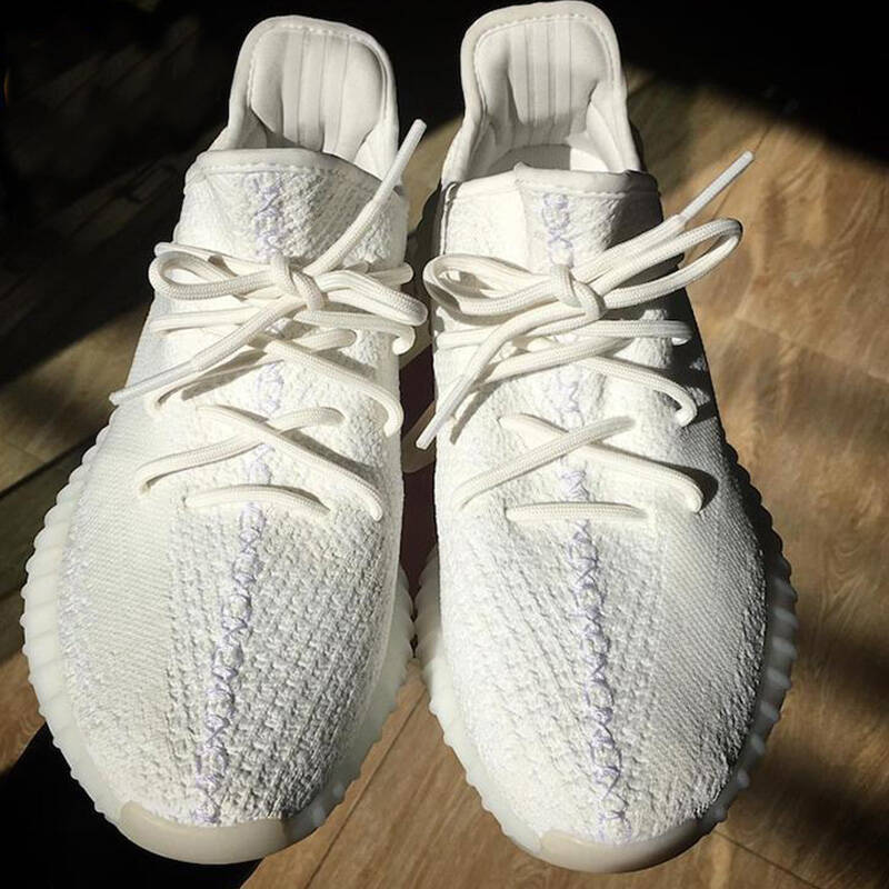 yeezy家族首个纯白配色,你能够抵抗它的活力攻势吗?