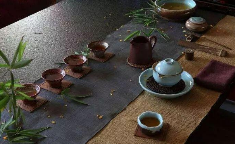 紅茶性溫，香醇味美，具有驅寒暖胃的保健功效，所以寒