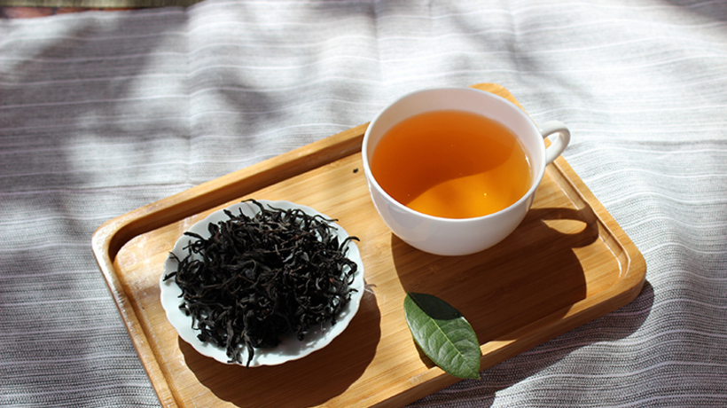 茶汤以清澈透明为优质，而浑浊则