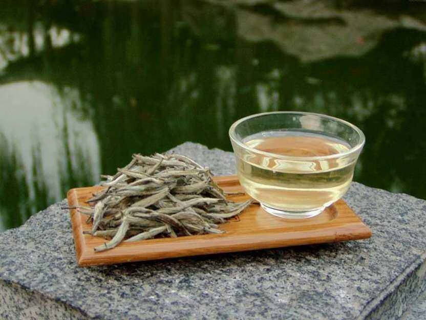 夏天來得如此讓人猝不及防，還穿著長袖，沒塗防曬霜，
