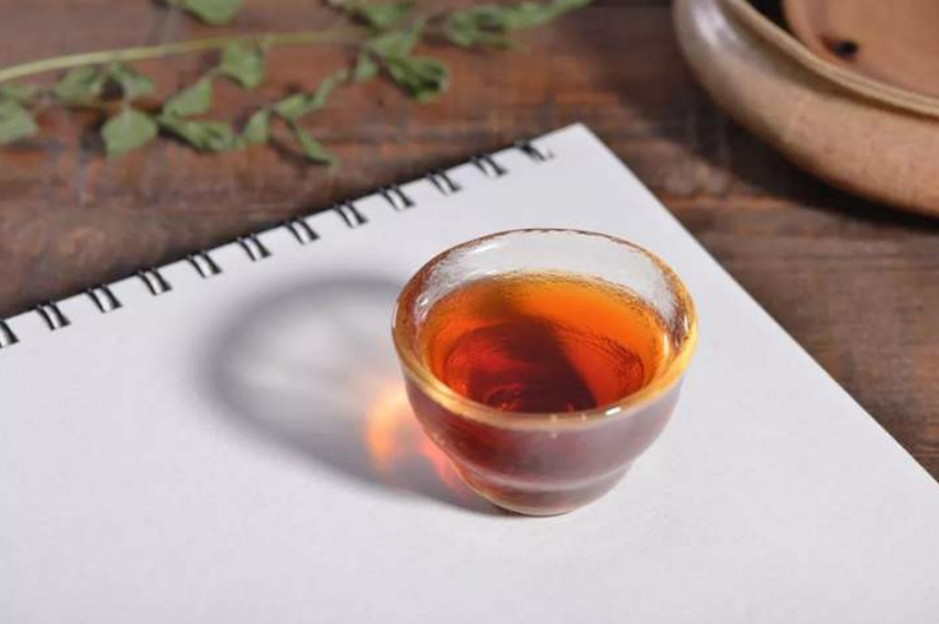 如今，更多人喜歡在休息的時候喝上一杯茶。茶葉不僅有
