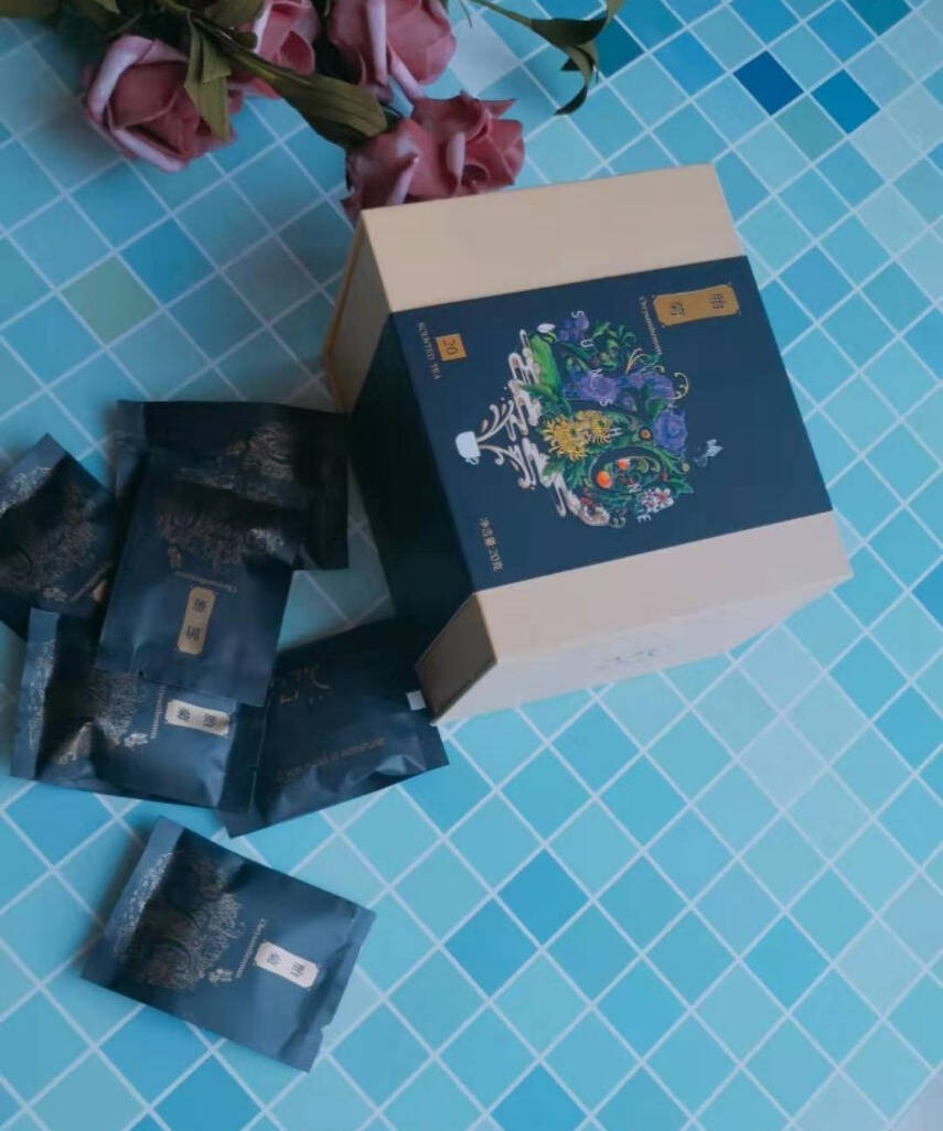 其实很多人是因为不爱喝白开水才渐渐爱上花茶，而我是