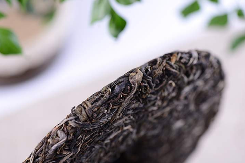 如今，更多人喜歡在休息的時候喝上一杯茶。茶葉不僅有