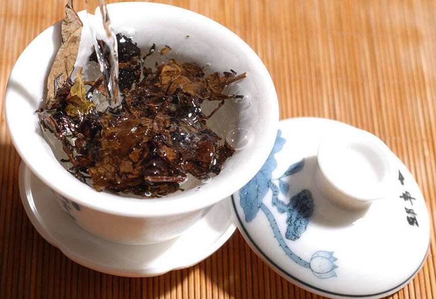白茶陈化几年好，几年老白茶更好