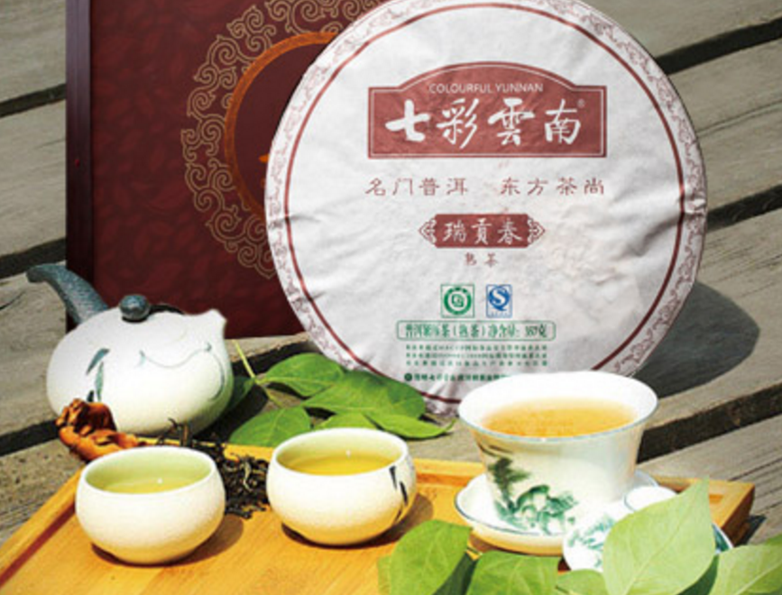 秋意浓，红颜知己在侧共饮一杯暖