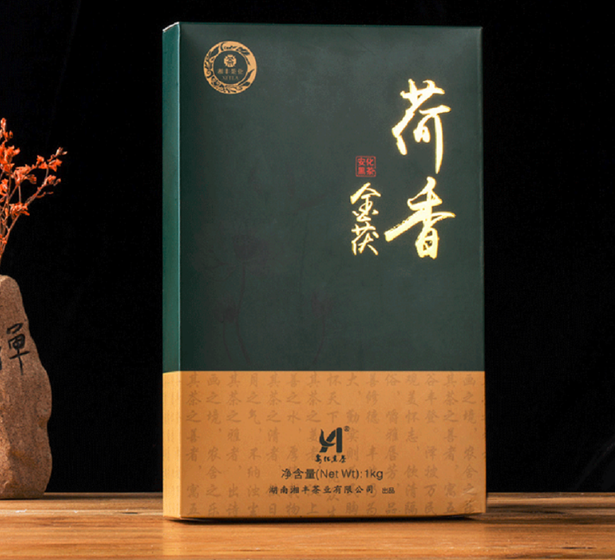 荷花偶然遇见黑茶，口口香醇阵阵