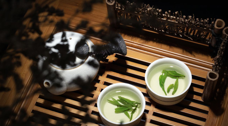 綠茶是未經發酵制成的茶，保留了鮮葉中的天然物質，茶