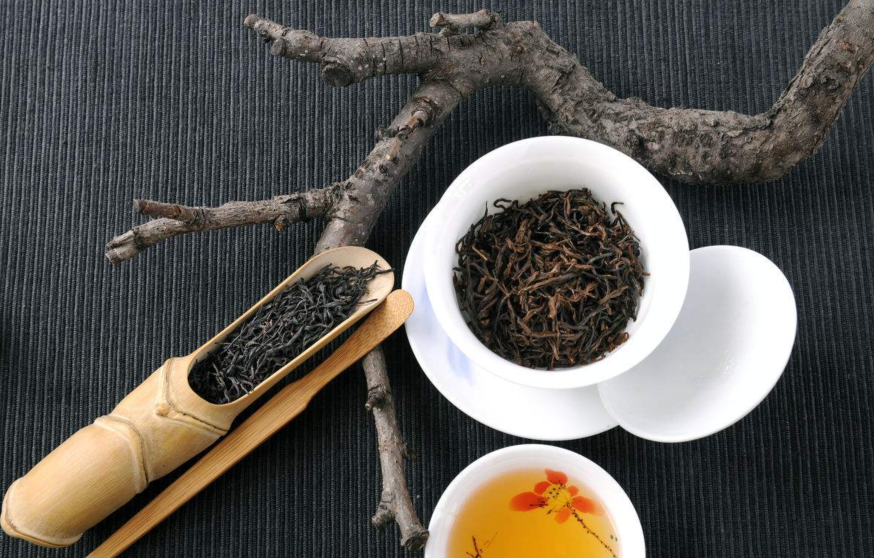红茶中总是有很多的如灰尘般的毫