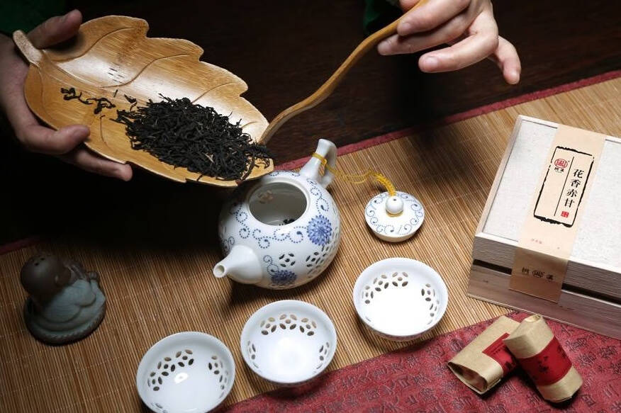茶，有着四千多年的历史，它是一