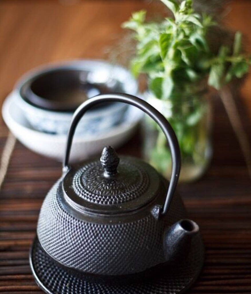 喝普洱茶，老海塘见花香见老道。