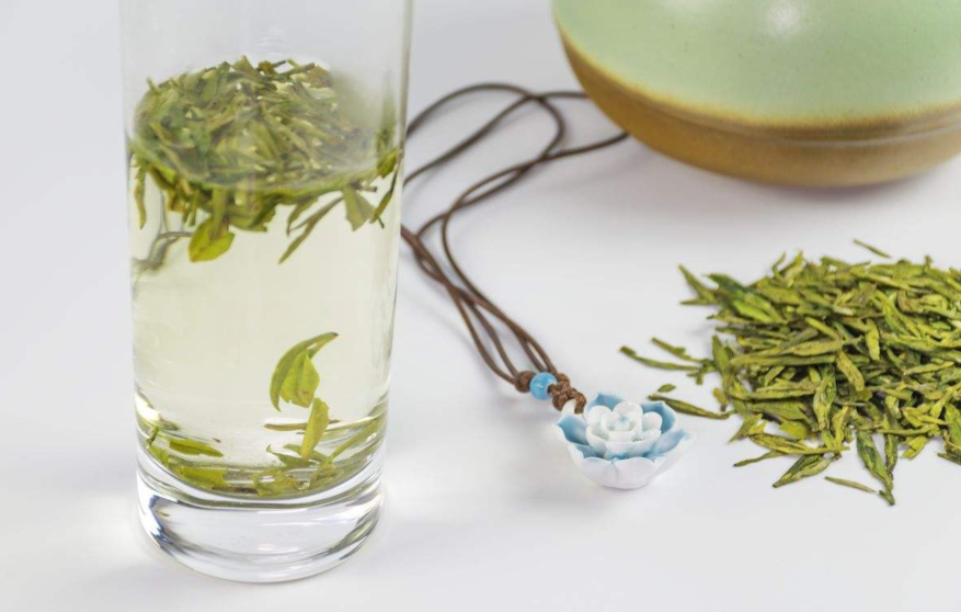綠茶是中國的主要茶類之一，是一種很好喝而且好處極多