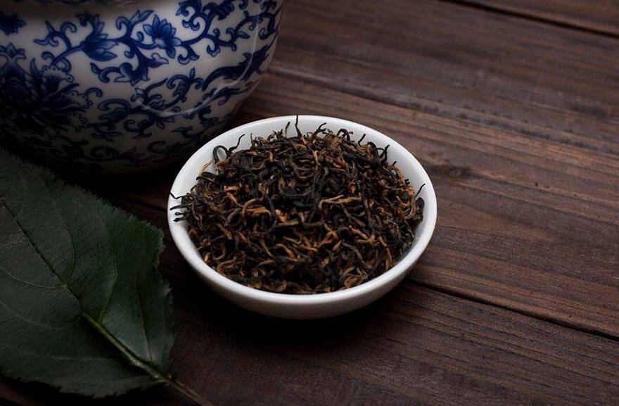 看花开花落四季交替，品茶香四溢