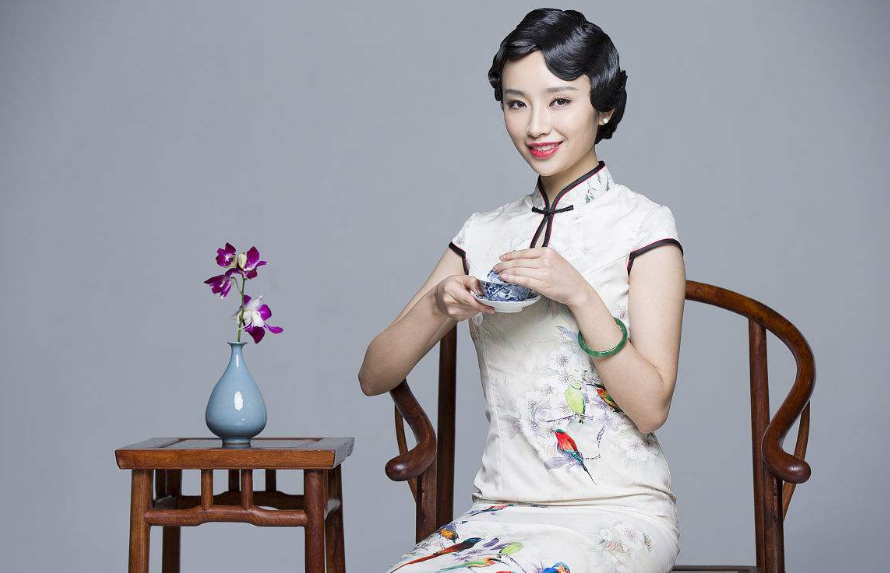 女人品茶竟有这些好处，选一款送