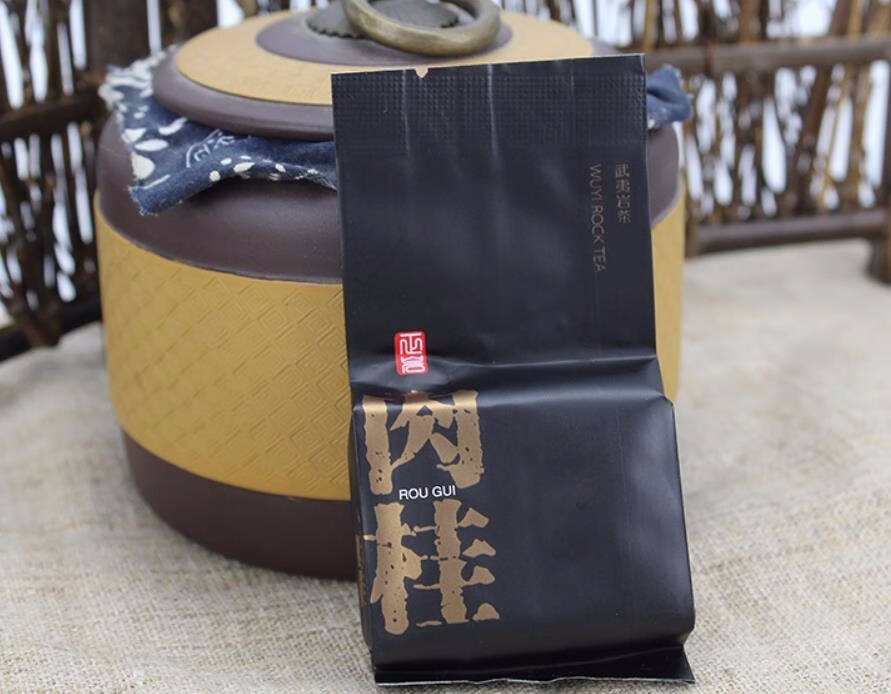 沏一壶好茶，折几只小花生活也需