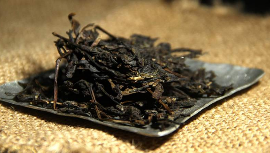 普洱茶按照不同的標准可以有很多種分類，可按外形來分