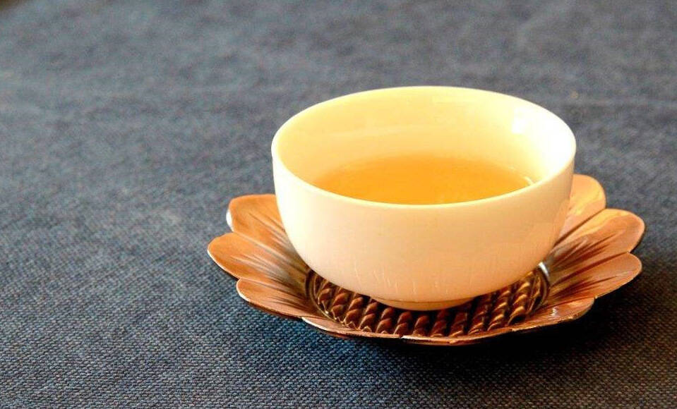 老白茶可泡饮，也可煮饮，老茶客