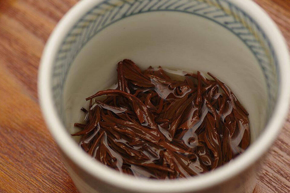 红茶的汤色为什么是红色的?是不