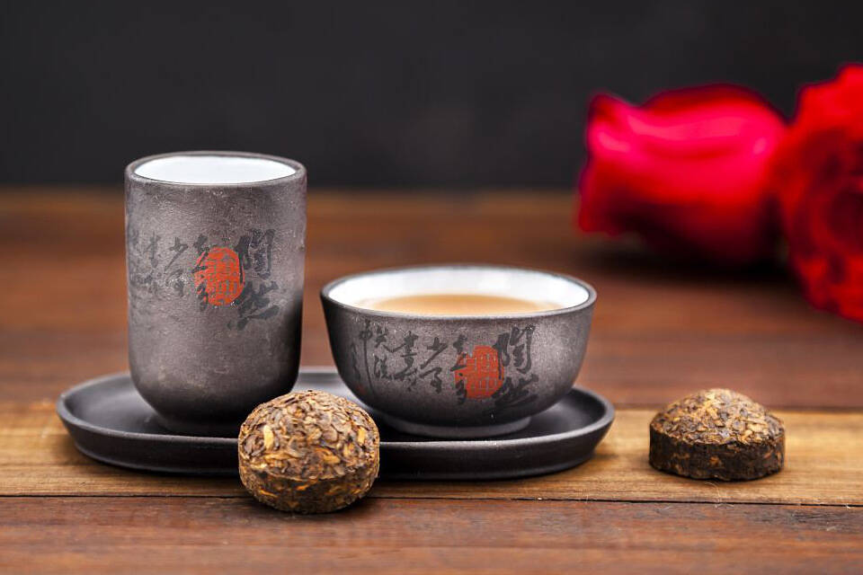 好的普洱熟茶有：厚、滑、润、甜