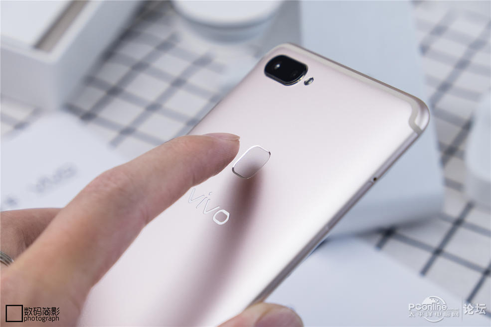 vivox20plus手机图片,vivox20plus手机壳图片 vivo x20plus体验:更均衡的大屏旗舰机