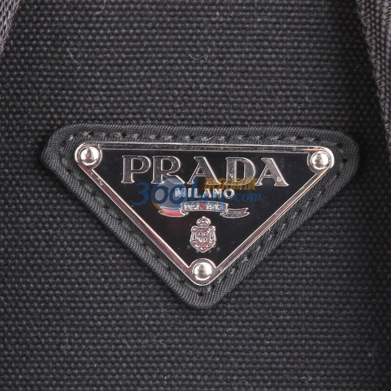 prada 普拉达 三角银标旅行双肩背包 黑色 v136 自营