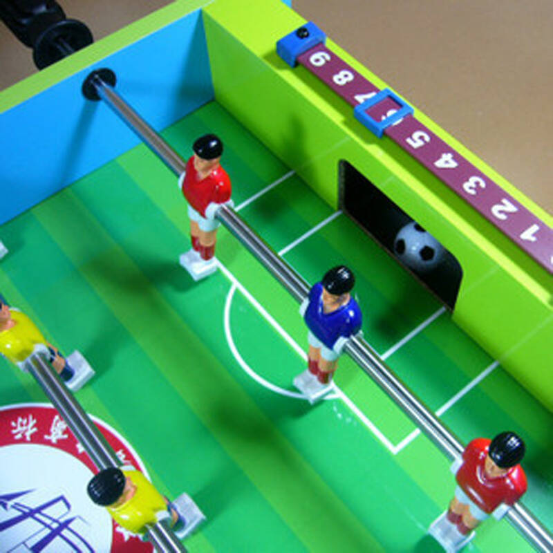利用瓦楞纸板制作的桌上足球玩具_手工小制作