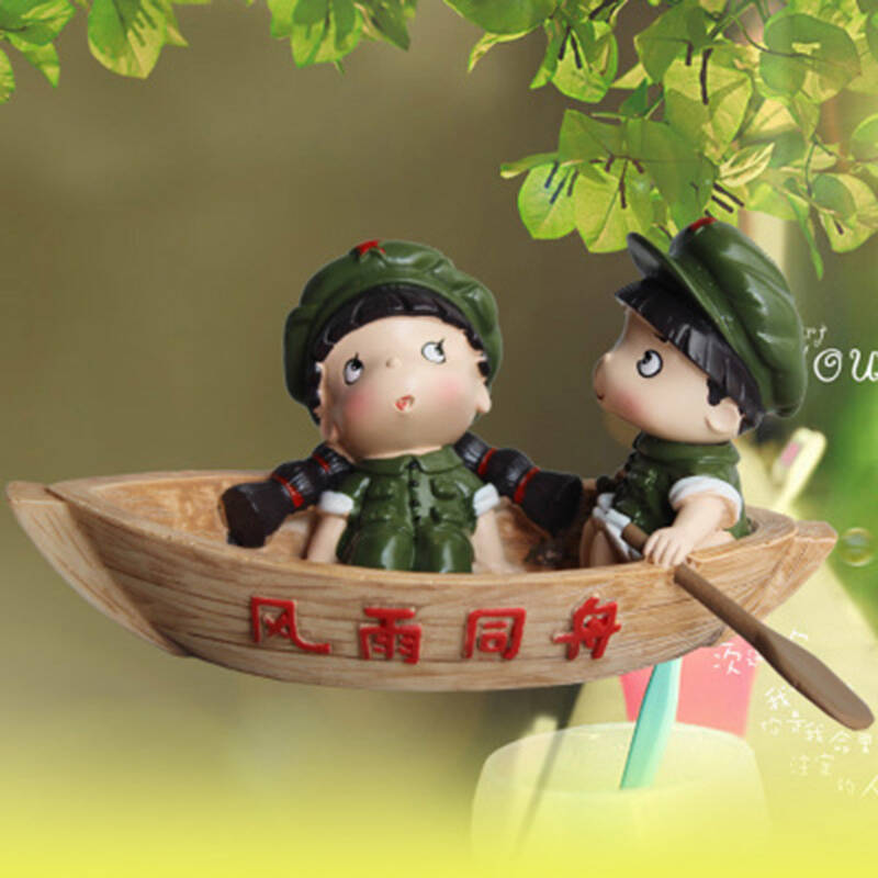 御目 军人树脂摆件女生创意树脂摆件为爱奋斗情侣娃娃