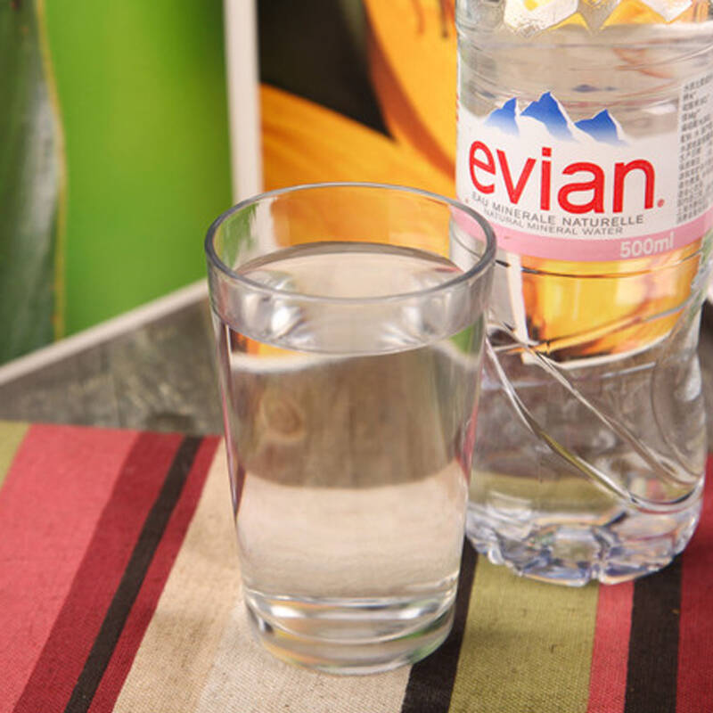 依云天然矿泉水 evian/依云矿泉水500ml*24瓶/整箱装