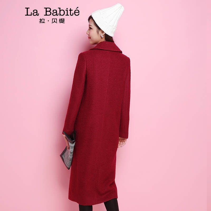 拉夏贝尔 拉贝缇2015冬新款 时尚酒红色长款毛