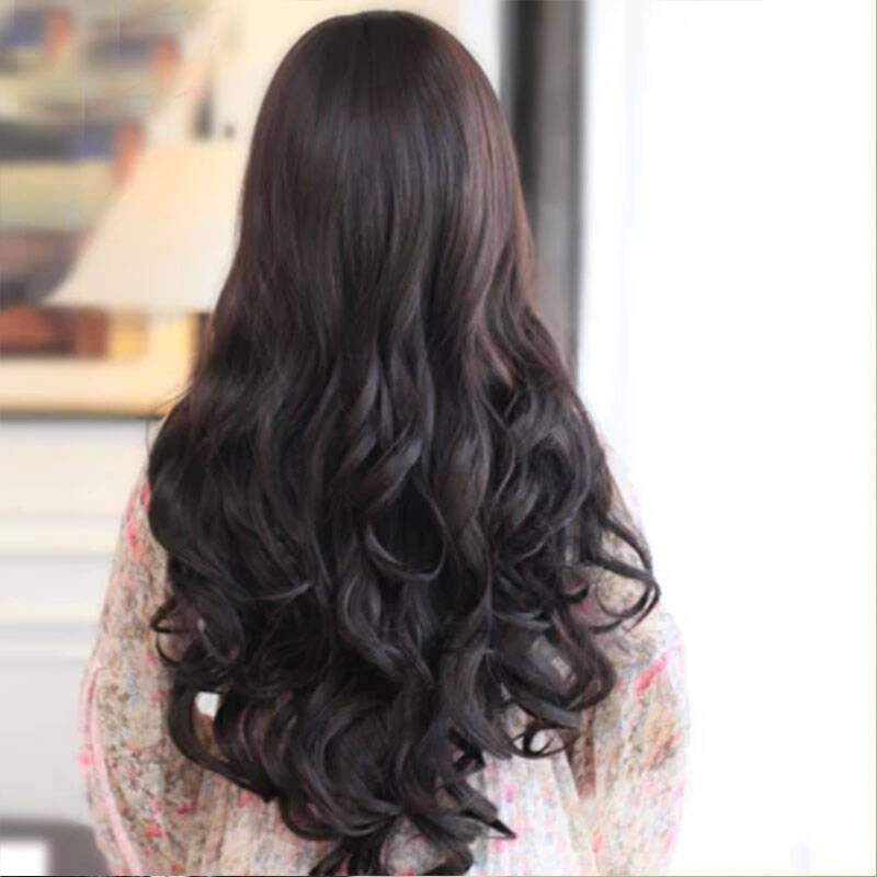 大波浪长卷发,用一个发箍把前面的头发全部往后盘起,配上一个大小_乐乐简笔画